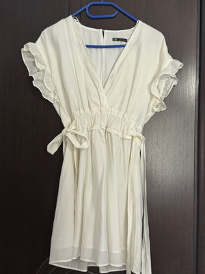 Cream V-Neck Ruffle Sleeve Summer Dress Zara like new