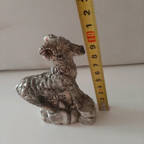Vintage lead clock Aries used, analog tabletop