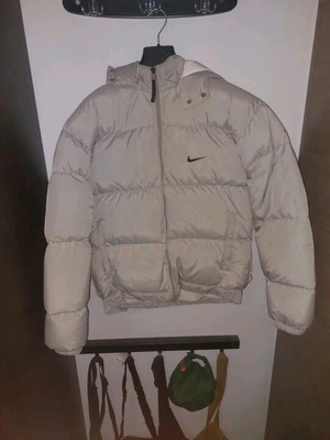 Nike puffer like new, black and white