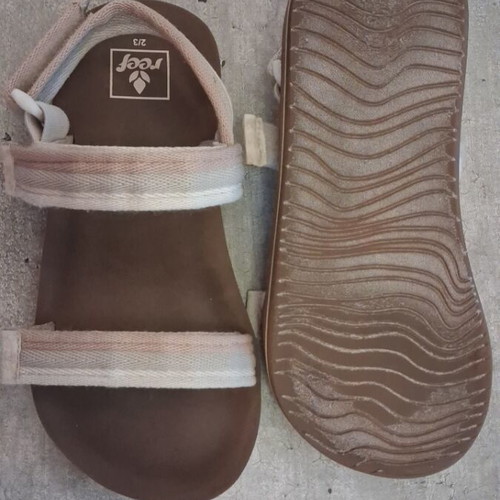 Reef Little Ahi Convertible kids sandals, size 33/34