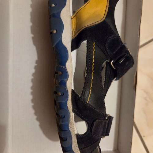 Crocodilino sandals size 33 blue like new for boys