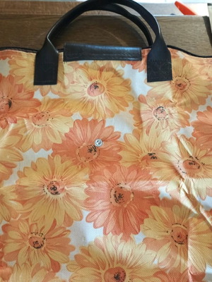 Multicolor handbag new, spacious and practical