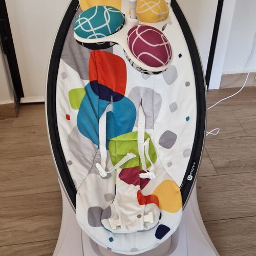 Mamaroo 4moms relax electric baby swing like new with 5 motions and sounds