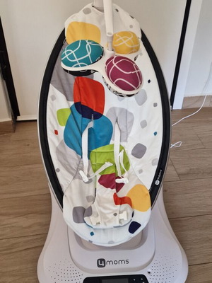Mamaroo 4moms relax electric baby swing like new with 5 motions and sounds