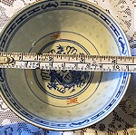 4 vintage κινέζικα μπολ ρυζιού από πορσελάνη ζωγραφισμένα στο χέρι με το μπλε δράκο, διαμέτρου 11εκ και ύψους 6 εκ, και 1 κουταλάκι.