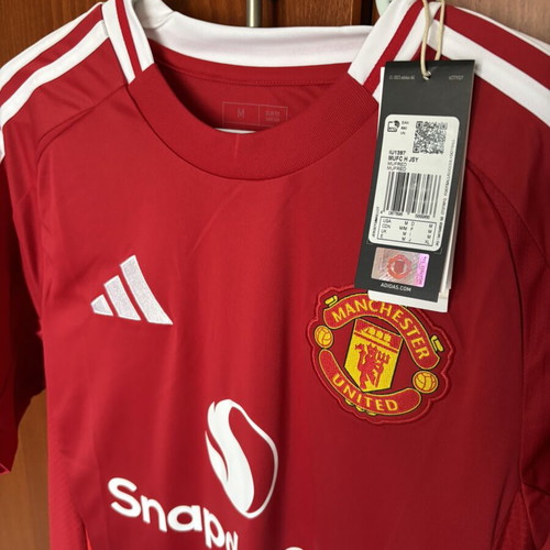 Manchester United jersey new, authentic, size Medium