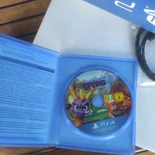 PlayStation 4 1TB VR like new with 2 controllers and Spyro game