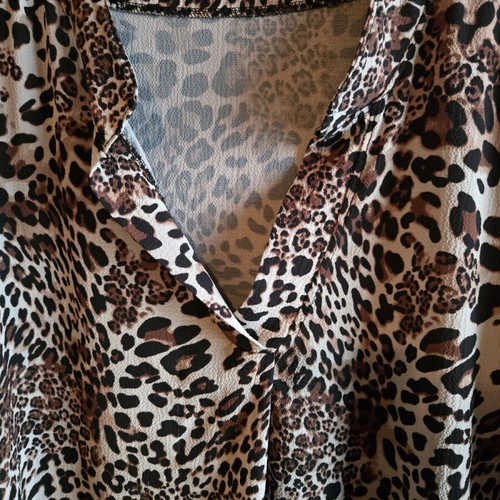 Women's leopard blouse like new, multicolor