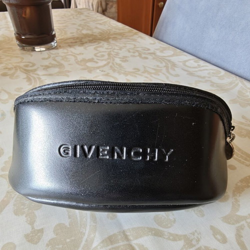Givenchy SGV 696S-Z42S sunglasses used, black, gradient lenses
