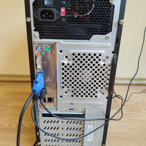 Desktop PC set Pentium 3GHz 4GB RAM with LG 19" monitor, keyboard, mouse, speakers