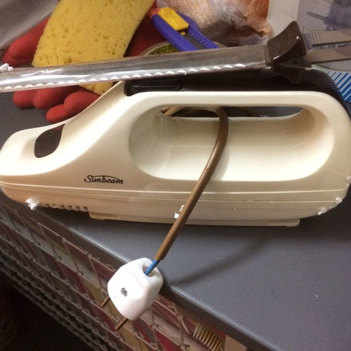 Electric knife slightly used for meat cutting