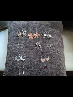 Earrings like new, pack of 12 pairs