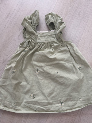Children's dress khaki color like new with embroidered flowers
