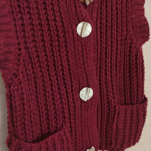 Knitted vest with gold buttons like new, burgundy, size M