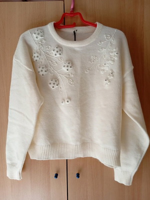 Winter sweater new with embroidery white size M