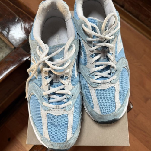 New Balance 530 women's sneakers, blue and white