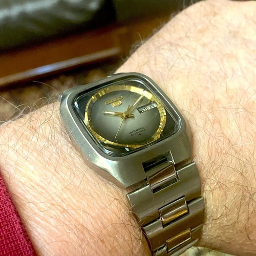 Seiko 5 automatic watch like new, square TV shape case