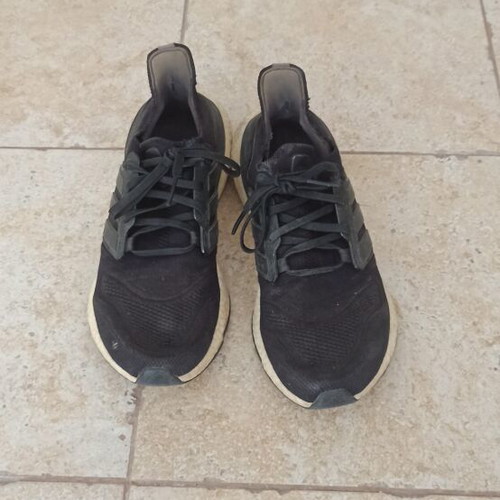 Adidas Ultraboost 22 running shoes, size 41, black