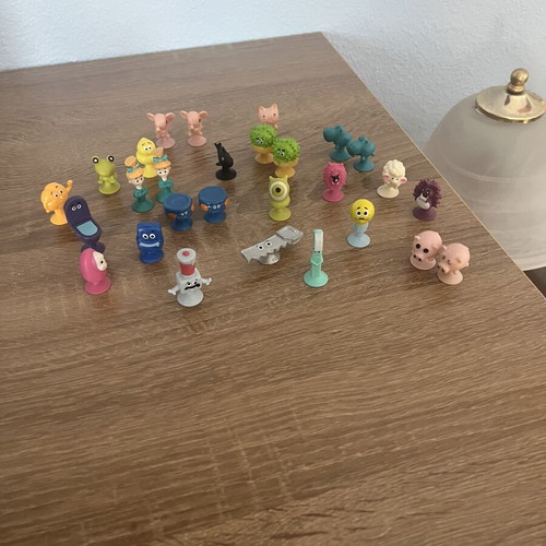 Ser Stikeez suction cup figures set, like new, 28 pieces