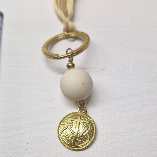 Keychain with Konstantinato like new, white and gold color