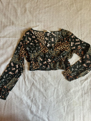 Pull & Bear Patchwork Floral Crop Top Long Sleeve V Neck Size Small