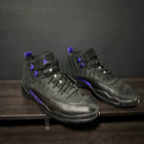 Air Jordan 12 Retro Burgundy size 45 like new sneakers