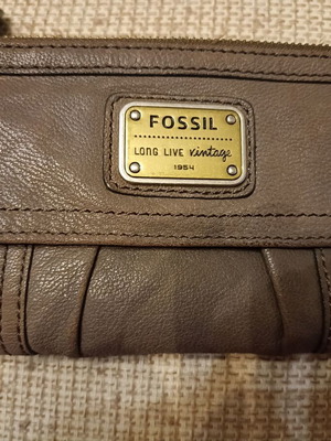 Fossil δερμάτινο γυναικείο πορτοφόλι σαν καινούργιο, vintage πούρο