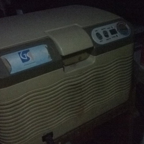 Car refrigerator