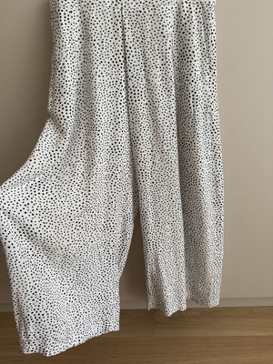 Marks & Spencer Crop Pants like new, white with black polka dots