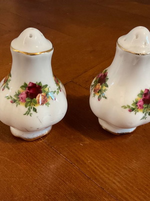 Αλατοπίπερο Royal Albert old country roses σχεδόν άριστη κατάσταση 1962-73