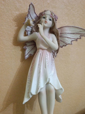 Delicate collector's fairy figurine from Malta like new