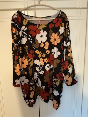 T-shirt like new, size XL, white and multicolor