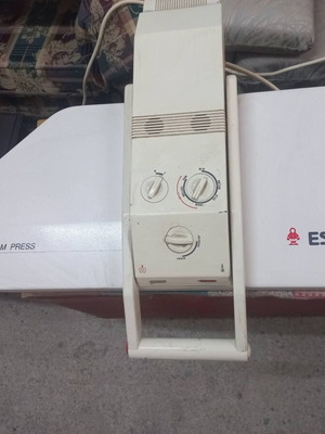 Πρέσα σιδερώματος ατμού Eskimo μεταχειρισμένη σε καλή λειτουργική κατάσταση