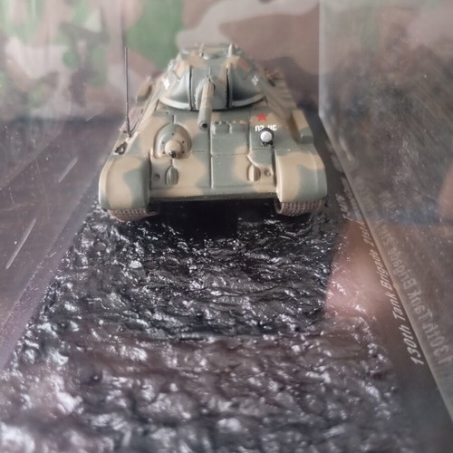 DeAgostini T-34/76 Soviet Tank 1:72 Die-Cast Model 1942