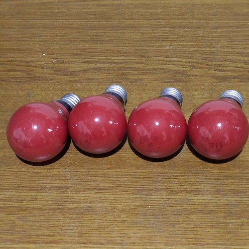 Red incandescent light bulbs 25W with E27 socket, like new, pack of 4