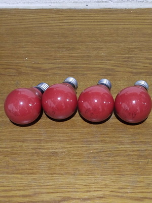 Red incandescent light bulbs 25W with E27 socket, like new, pack of 4