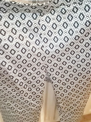 H&M pants like new, straight fit with diamond pattern, size M