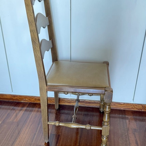 Wooden classic chair used with leather seat