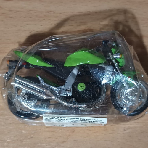 Maisto Kawasaki Z1000 1:18 scale motorcycle new, sealed
