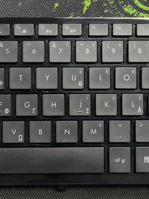 HP keyboard 4310 4311 like new, original with frame black glossy vinyl