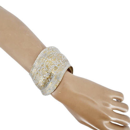 Bracelet cuff type new in white gold, hammered