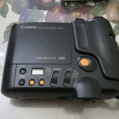 Canon still video camera rc-251 used, battery does not hold