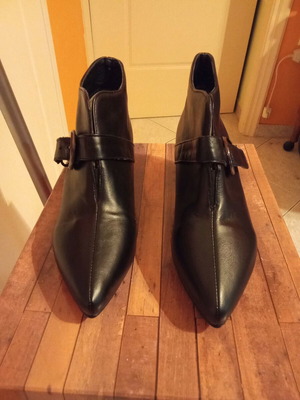 Pointed ankle boots size 36 new, black with 4cm heel