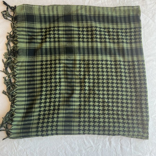 Scarf green black