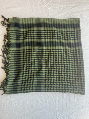 Scarf green black