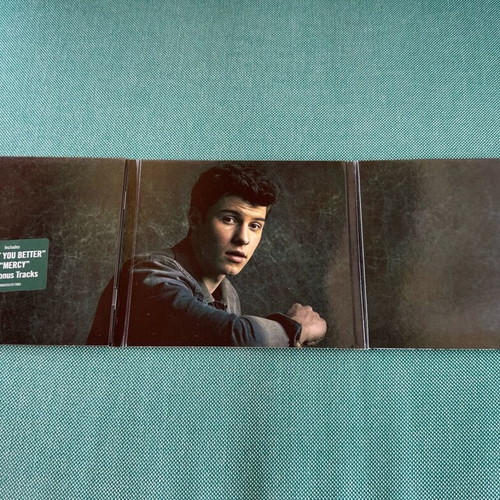Shawn Mendes Illuminate Deluxe Version CD like new, pop