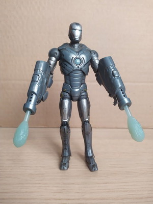 Marvel Legends Iron Man Mark ll фигура 15 см употребявана 2008