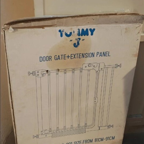 Tommy J baby safety gate with extension panel, beige