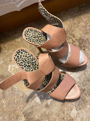 Jessica Simpsons sandals used once, size 36