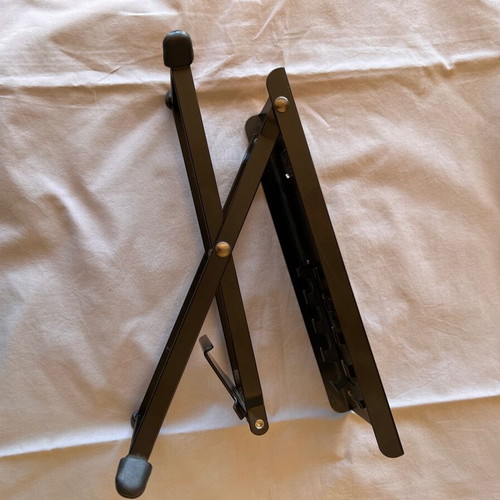 Guitar footrest like new with adjustable height and anti-slip base